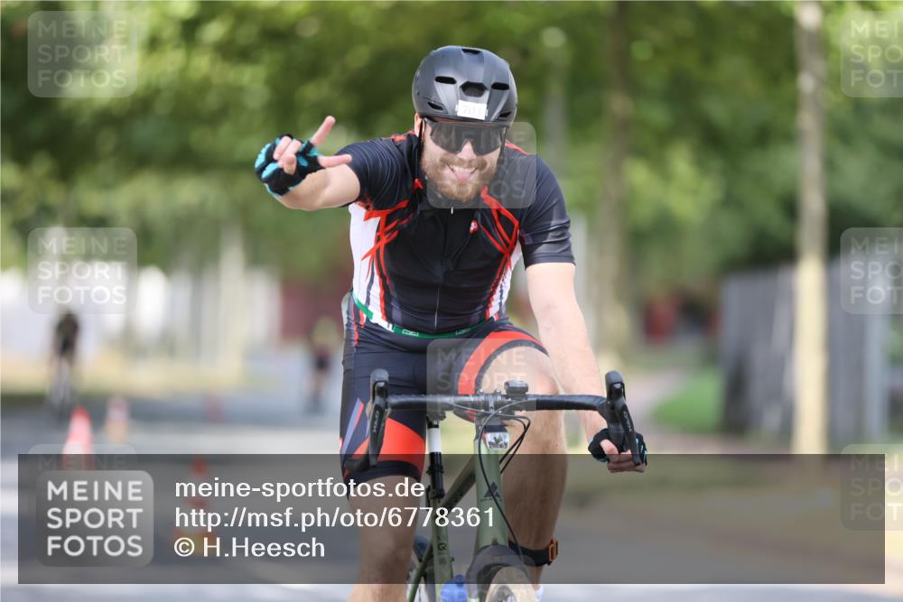 11.08.2024 - GEWOBA Citytriathlon Bremen H.Heesch http://msf.ph/oto/6778361 11.08.2024 11:46:37 Radfahren 703, 757, 768, 773, 798, 839, 843, 942, 1040 meine-sportfotos.de