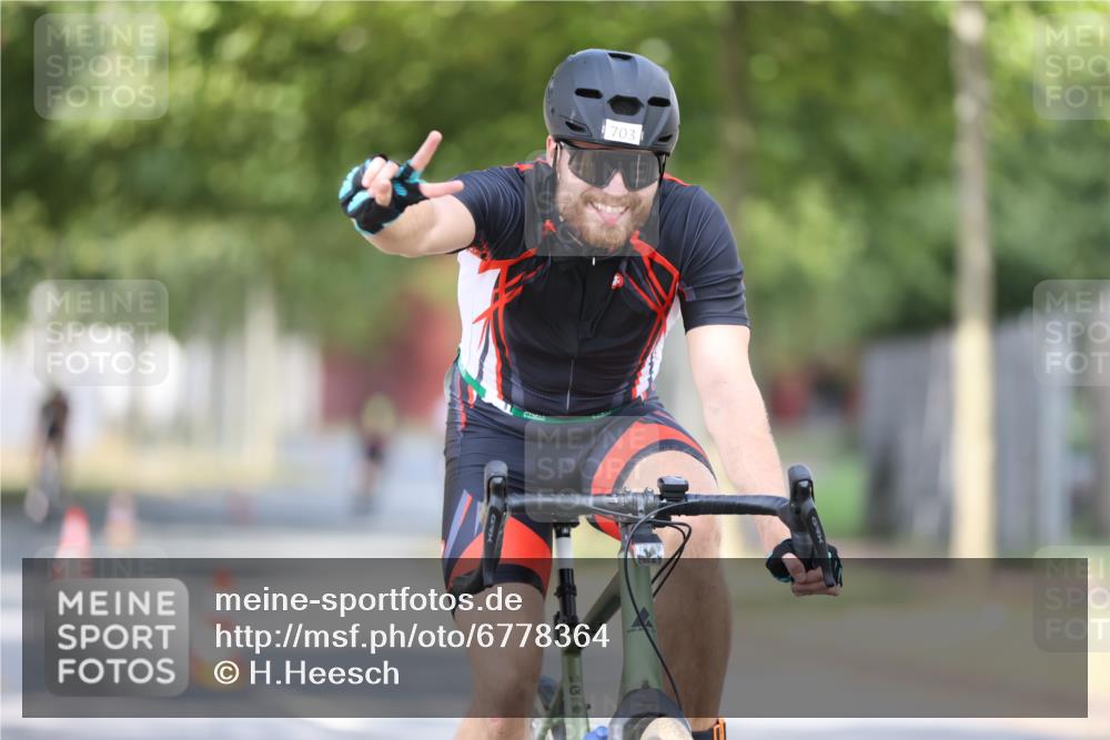 11.08.2024 - GEWOBA Citytriathlon Bremen H.Heesch http://msf.ph/oto/6778364 11.08.2024 11:46:38 Radfahren 703, 768, 773, 798, 839, 843, 942, 1040 meine-sportfotos.de