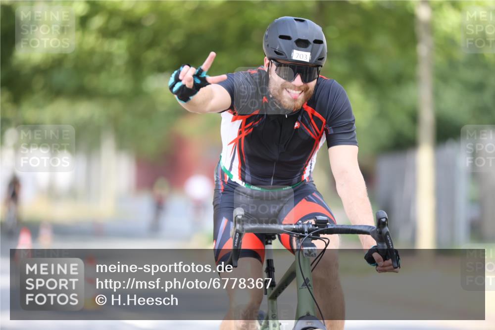 11.08.2024 - GEWOBA Citytriathlon Bremen H.Heesch http://msf.ph/oto/6778367 11.08.2024 11:46:38 Radfahren 703, 768, 773, 798, 839, 843, 942, 1040 meine-sportfotos.de