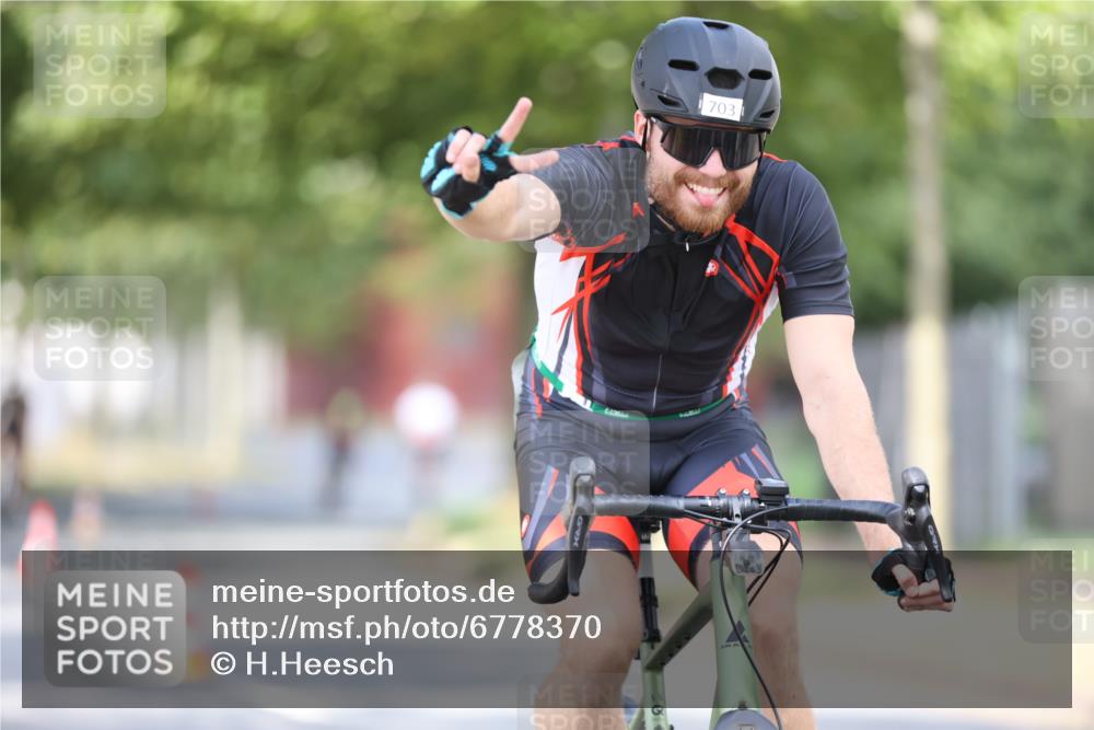 11.08.2024 - GEWOBA Citytriathlon Bremen H.Heesch http://msf.ph/oto/6778370 11.08.2024 11:46:38 Radfahren 703, 768, 773, 798, 839, 843, 942, 1040 meine-sportfotos.de
