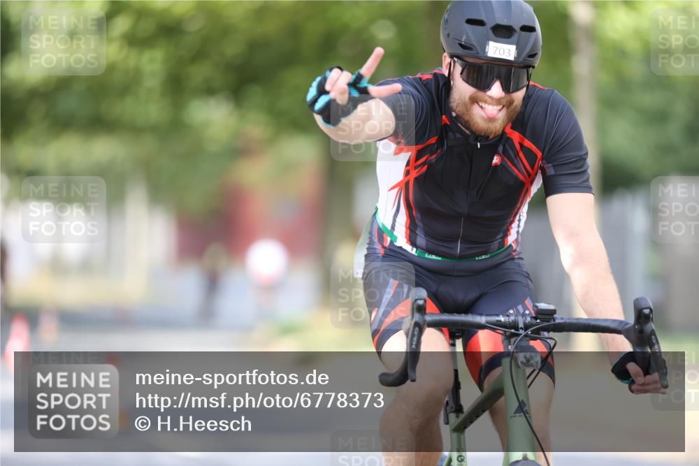 11.08.2024 - GEWOBA Citytriathlon Bremen H.Heesch http://msf.ph/oto/6778373 11.08.2024 11:46:38 Radfahren 703, 768, 773, 798, 839, 843, 942, 1040 meine-sportfotos.de