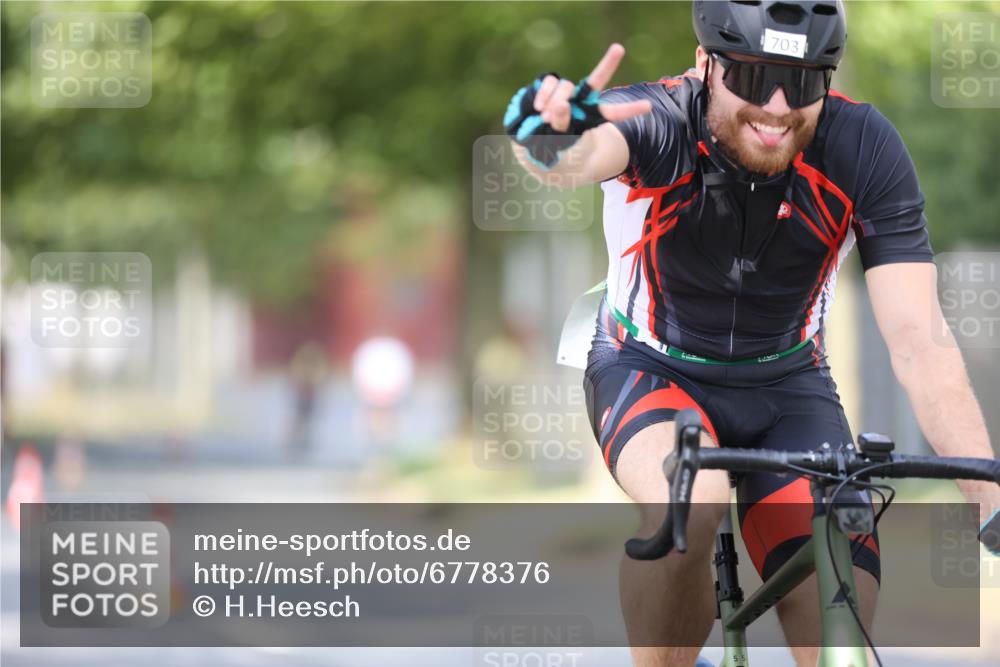 11.08.2024 - GEWOBA Citytriathlon Bremen H.Heesch http://msf.ph/oto/6778376 11.08.2024 11:46:38 Radfahren 703, 768, 773, 798, 839, 843, 942, 1040 meine-sportfotos.de
