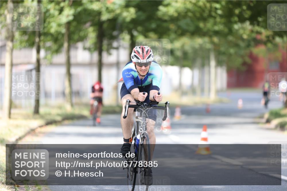 11.08.2024 - GEWOBA Citytriathlon Bremen H.Heesch http://msf.ph/oto/6778385 11.08.2024 11:46:39 Radfahren 703, 768, 773, 798, 843, 942, 1040 meine-sportfotos.de