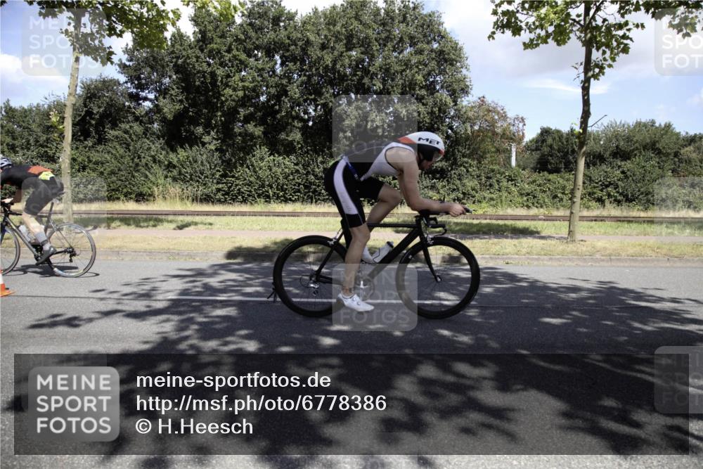11.08.2024 - GEWOBA Citytriathlon Bremen H.Heesch http://msf.ph/oto/6778386 11.08.2024 13:10:49 Radfahren 205, 206, 245, 259, 265, 277, 293, 321, 326, 399, 492 meine-sportfotos.de