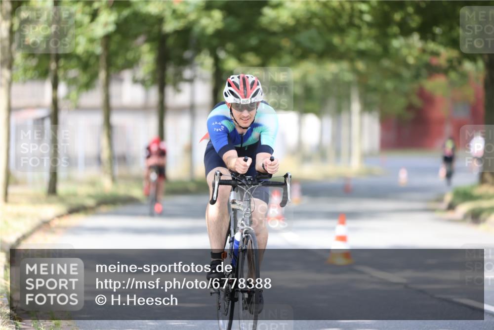 11.08.2024 - GEWOBA Citytriathlon Bremen H.Heesch http://msf.ph/oto/6778388 11.08.2024 11:46:39 Radfahren 703, 768, 773, 798, 843, 942, 1040 meine-sportfotos.de