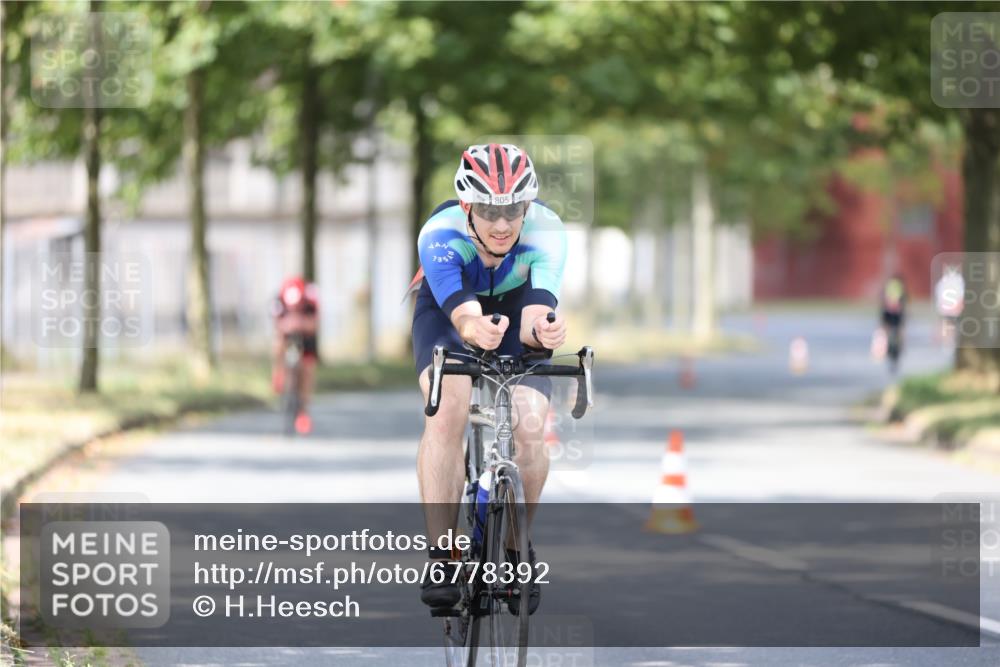 11.08.2024 - GEWOBA Citytriathlon Bremen H.Heesch http://msf.ph/oto/6778392 11.08.2024 11:46:39 Radfahren 703, 768, 773, 798, 843, 942, 1040 meine-sportfotos.de