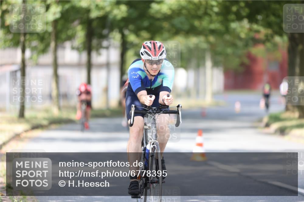 11.08.2024 - GEWOBA Citytriathlon Bremen H.Heesch http://msf.ph/oto/6778395 11.08.2024 11:46:39 Radfahren 703, 768, 773, 798, 843, 942, 1040 meine-sportfotos.de