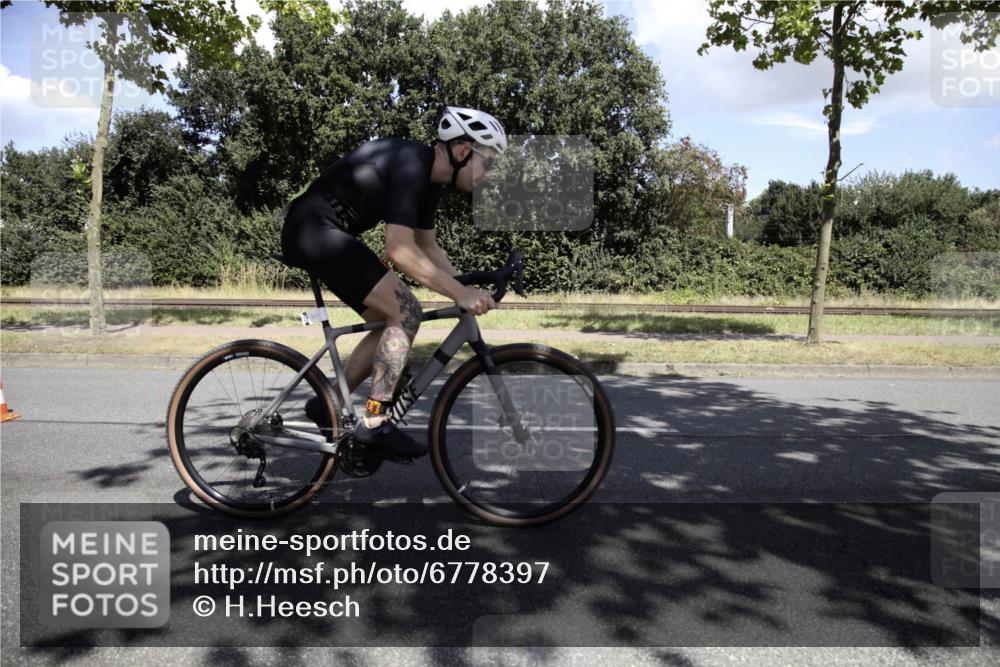 11.08.2024 - GEWOBA Citytriathlon Bremen H.Heesch http://msf.ph/oto/6778397 11.08.2024 13:11:02 Radfahren 234, 293, 321, 326, 459, 492, 534 meine-sportfotos.de