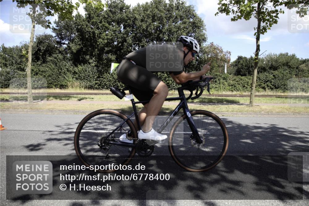11.08.2024 - GEWOBA Citytriathlon Bremen H.Heesch http://msf.ph/oto/6778400 11.08.2024 13:11:08 Radfahren 223, 233, 234, 293, 315, 321, 426, 428, 459, 492, 534, 538 meine-sportfotos.de