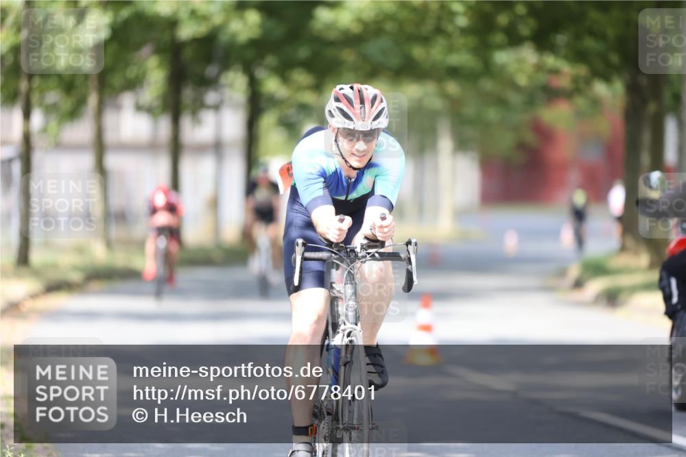 11.08.2024 - GEWOBA Citytriathlon Bremen H.Heesch http://msf.ph/oto/6778401 11.08.2024 11:46:40 Radfahren 703, 768, 773, 798, 843, 942, 1040 meine-sportfotos.de