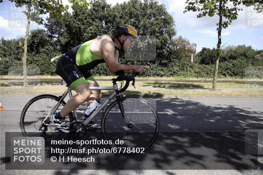 11.08.2024 - GEWOBA Citytriathlon Bremen H.Heesch http://msf.ph/oto/6778402 11.08.2024 13:11:11 Radfahren 212, 223, 233, 234, 278, 315, 321, 426, 428, 459, 534, 538 meine-sportfotos.de