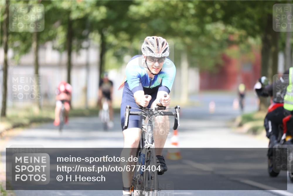 11.08.2024 - GEWOBA Citytriathlon Bremen H.Heesch http://msf.ph/oto/6778404 11.08.2024 11:46:40 Radfahren 703, 768, 773, 798, 843, 942, 1040 meine-sportfotos.de