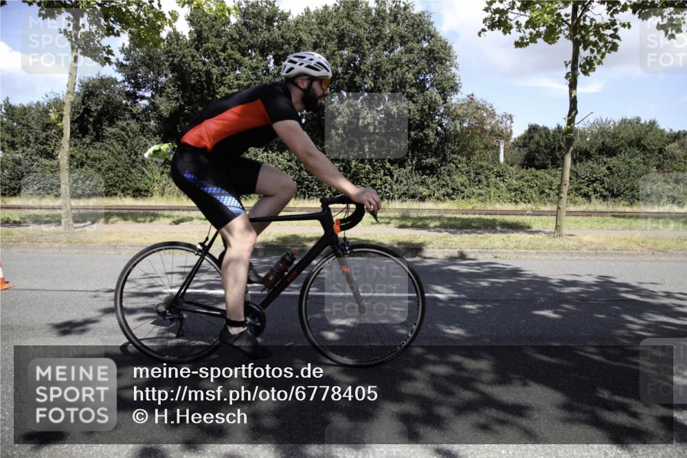 11.08.2024 - GEWOBA Citytriathlon Bremen H.Heesch http://msf.ph/oto/6778405 11.08.2024 13:11:15 Radfahren 212, 217, 223, 233, 234, 278, 308, 315, 426, 428, 459, 474, 534, 538 meine-sportfotos.de