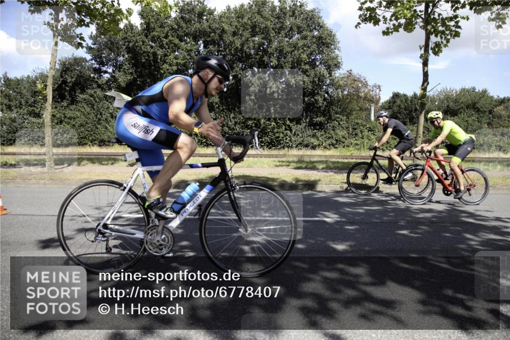 11.08.2024 - GEWOBA Citytriathlon Bremen H.Heesch http://msf.ph/oto/6778407 11.08.2024 13:11:16 Radfahren 212, 217, 223, 233, 234, 278, 308, 315, 426, 428, 459, 474, 534, 538 meine-sportfotos.de