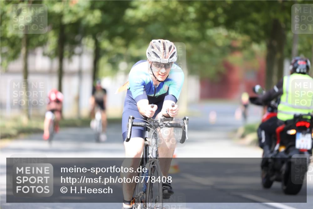 11.08.2024 - GEWOBA Citytriathlon Bremen H.Heesch http://msf.ph/oto/6778408 11.08.2024 11:46:40 Radfahren 703, 768, 773, 798, 843, 942, 1040 meine-sportfotos.de