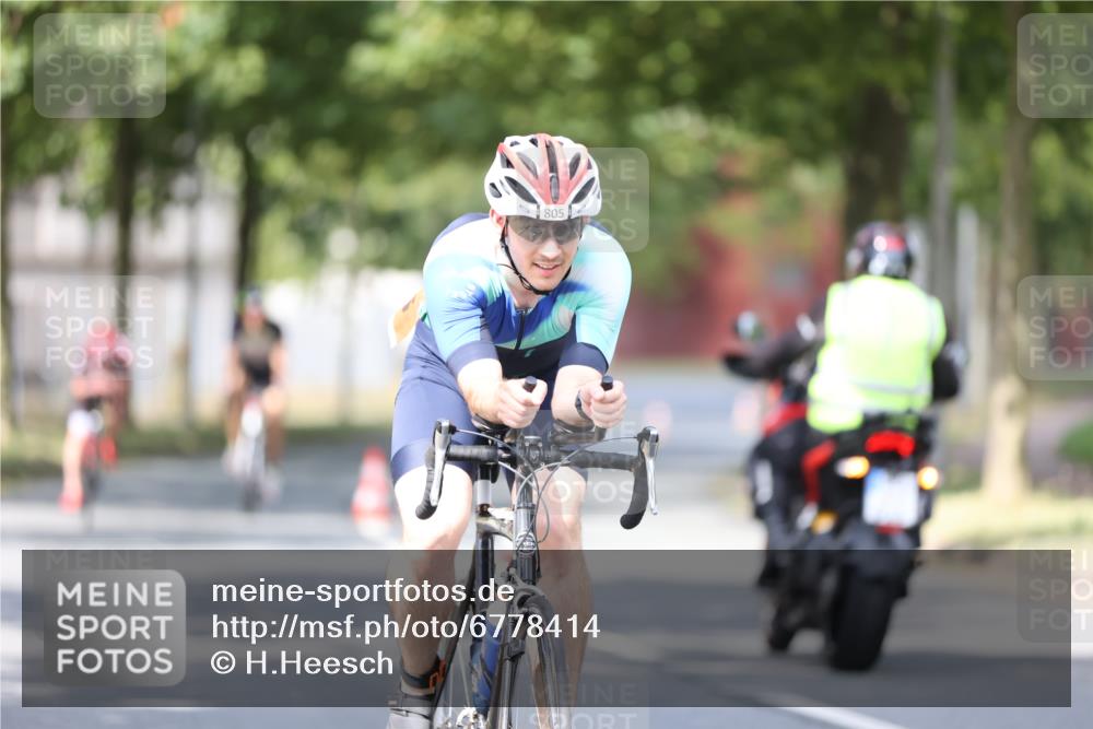 11.08.2024 - GEWOBA Citytriathlon Bremen H.Heesch http://msf.ph/oto/6778414 11.08.2024 11:46:40 Radfahren 703, 768, 773, 798, 843, 942, 1040 meine-sportfotos.de