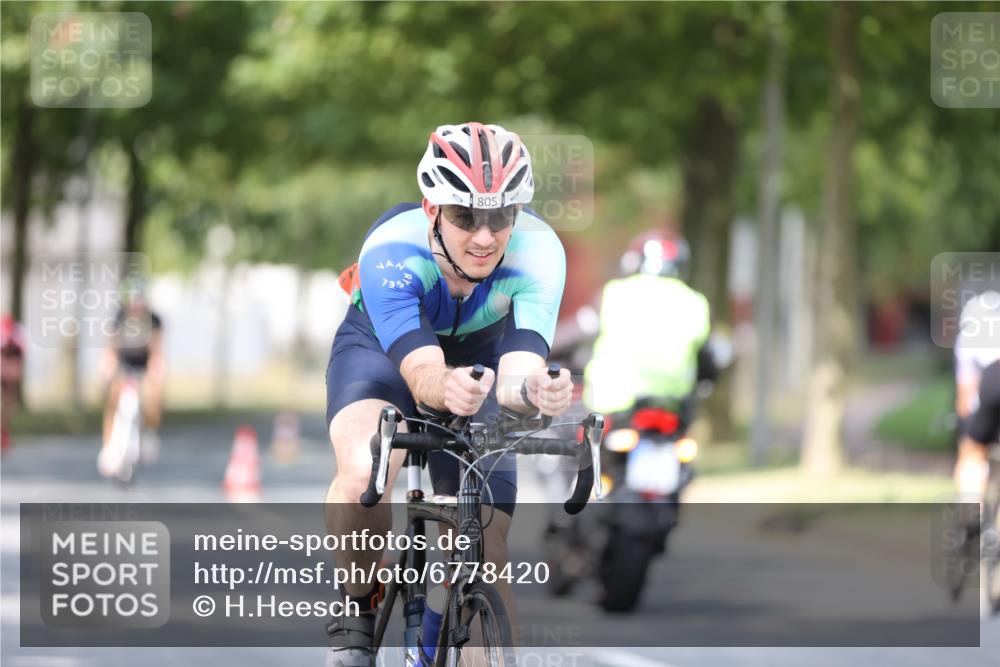 11.08.2024 - GEWOBA Citytriathlon Bremen H.Heesch http://msf.ph/oto/6778420 11.08.2024 11:46:40 Radfahren 703, 768, 773, 798, 843, 942, 1040 meine-sportfotos.de