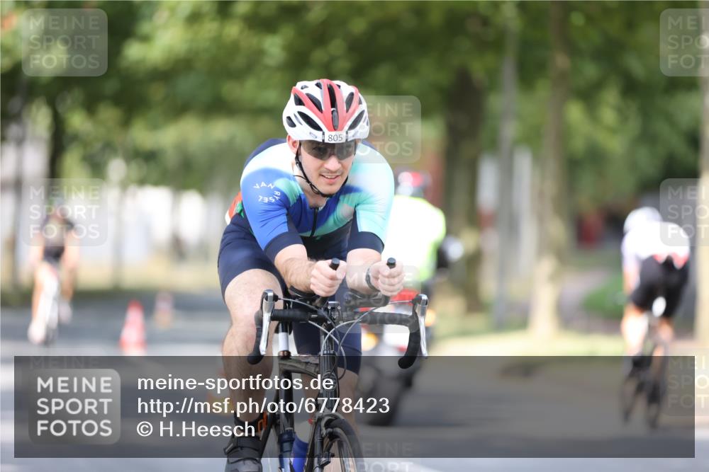 11.08.2024 - GEWOBA Citytriathlon Bremen H.Heesch http://msf.ph/oto/6778423 11.08.2024 11:46:40 Radfahren 703, 768, 773, 798, 843, 942, 1040 meine-sportfotos.de