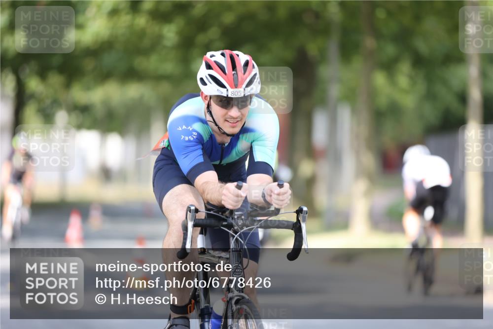 11.08.2024 - GEWOBA Citytriathlon Bremen H.Heesch http://msf.ph/oto/6778426 11.08.2024 11:46:40 Radfahren 703, 768, 773, 798, 843, 942, 1040 meine-sportfotos.de