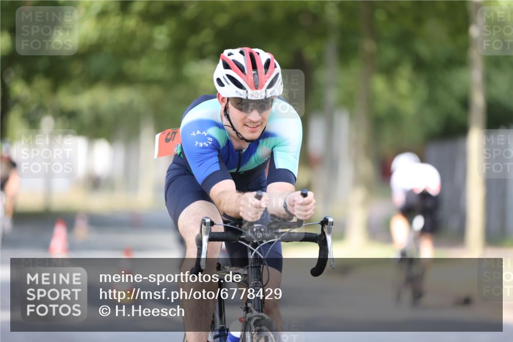 11.08.2024 - GEWOBA Citytriathlon Bremen H.Heesch http://msf.ph/oto/6778429 11.08.2024 11:46:40 Radfahren 703, 768, 773, 798, 843, 942, 1040 meine-sportfotos.de
