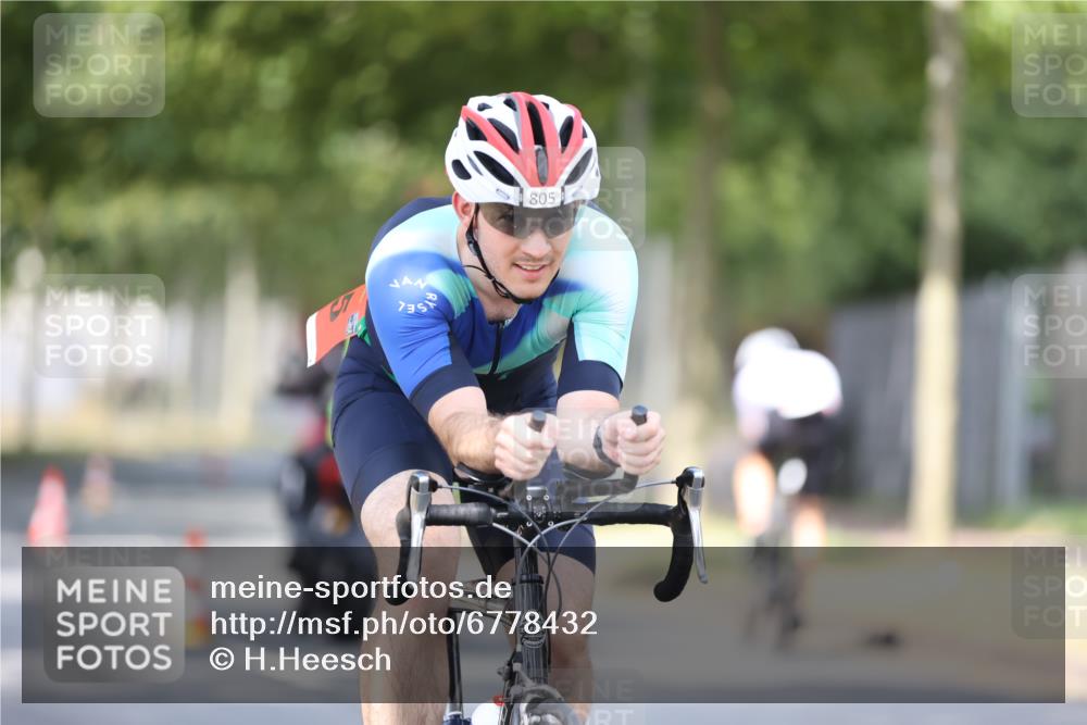 11.08.2024 - GEWOBA Citytriathlon Bremen H.Heesch http://msf.ph/oto/6778432 11.08.2024 11:46:40 Radfahren 703, 768, 773, 798, 843, 942, 1040 meine-sportfotos.de