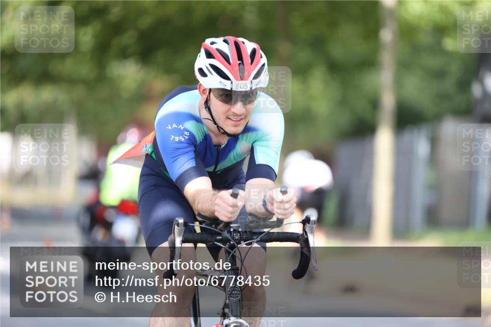 11.08.2024 - GEWOBA Citytriathlon Bremen H.Heesch http://msf.ph/oto/6778435 11.08.2024 11:46:40 Radfahren 703, 768, 773, 798, 843, 942, 1040 meine-sportfotos.de