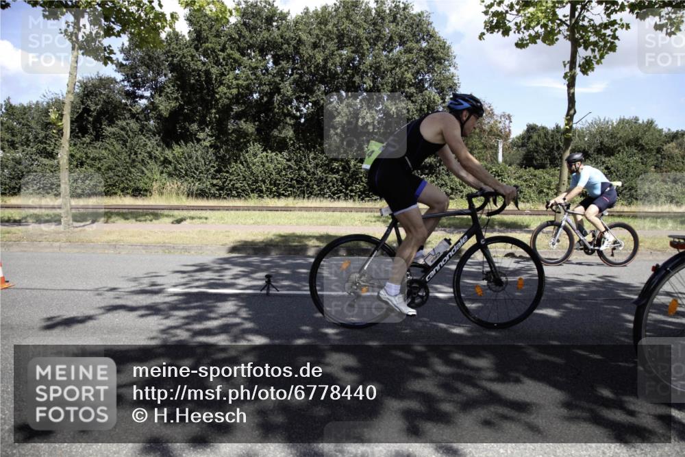 11.08.2024 - GEWOBA Citytriathlon Bremen H.Heesch http://msf.ph/oto/6778440 11.08.2024 13:11:29 Radfahren 212, 217, 223, 233, 262, 278, 282, 308, 311, 315, 324, 337, 379, 413, 426, 428, 474, 487, 518, 538, 542 meine-sportfotos.de