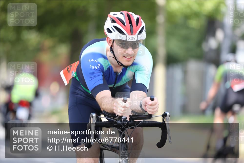 11.08.2024 - GEWOBA Citytriathlon Bremen H.Heesch http://msf.ph/oto/6778441 11.08.2024 11:46:40 Radfahren 703, 768, 773, 798, 843, 942, 1040 meine-sportfotos.de