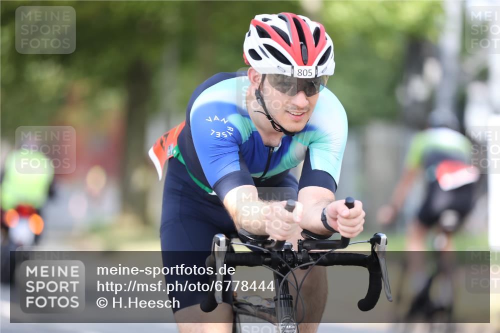 11.08.2024 - GEWOBA Citytriathlon Bremen H.Heesch http://msf.ph/oto/6778444 11.08.2024 11:46:40 Radfahren 703, 768, 773, 798, 843, 942, 1040 meine-sportfotos.de