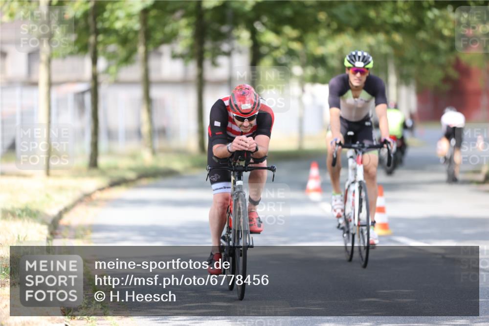 11.08.2024 - GEWOBA Citytriathlon Bremen H.Heesch http://msf.ph/oto/6778456 11.08.2024 11:46:42 Radfahren 703, 768, 798, 942, 1040 meine-sportfotos.de