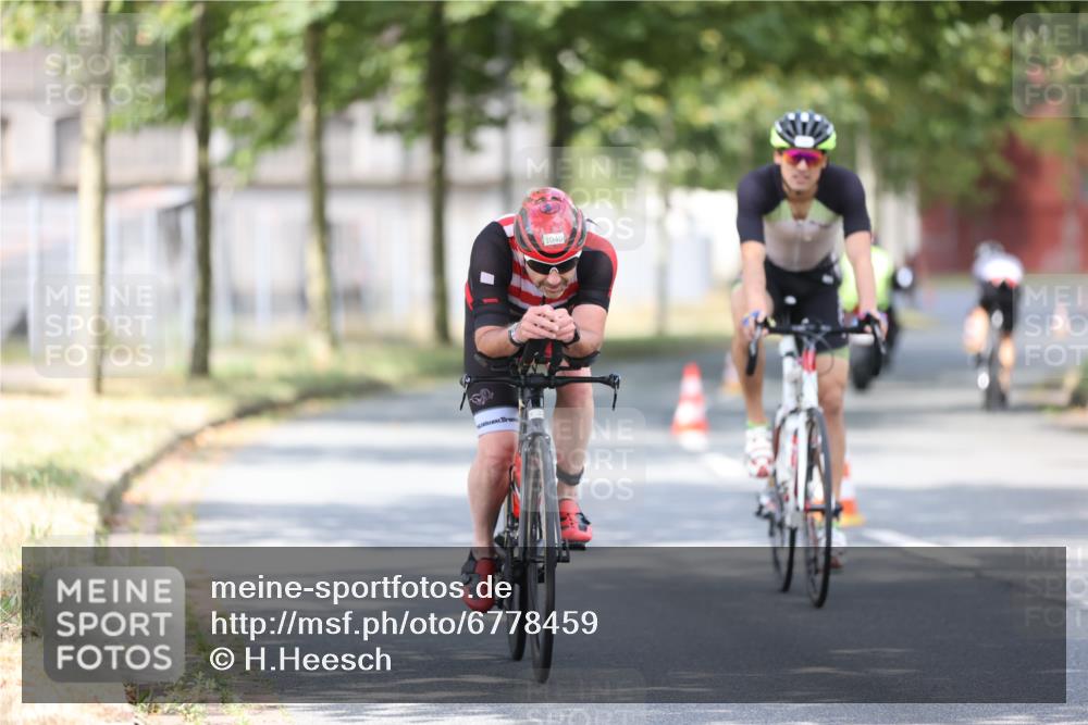 11.08.2024 - GEWOBA Citytriathlon Bremen H.Heesch http://msf.ph/oto/6778459 11.08.2024 11:46:42 Radfahren 703, 768, 798, 942, 1040 meine-sportfotos.de