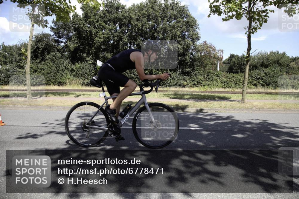 11.08.2024 - GEWOBA Citytriathlon Bremen H.Heesch http://msf.ph/oto/6778471 11.08.2024 13:11:40 Radfahren 262, 282, 286, 290, 311, 324, 337, 379, 413, 487, 518, 542 meine-sportfotos.de