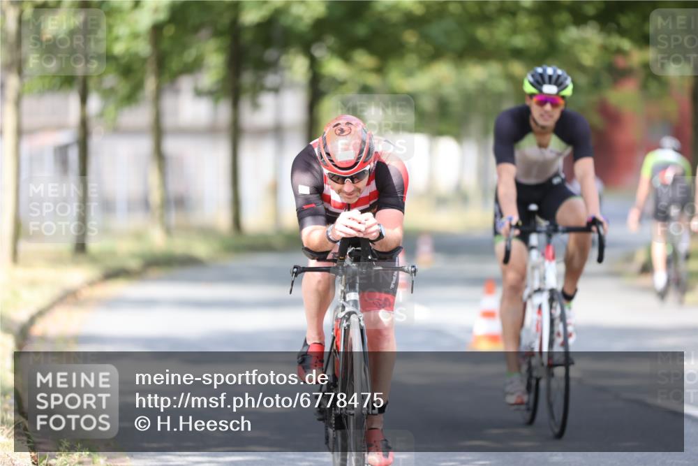11.08.2024 - GEWOBA Citytriathlon Bremen H.Heesch http://msf.ph/oto/6778475 11.08.2024 11:46:42 Radfahren 703, 768, 798, 942, 1040 meine-sportfotos.de