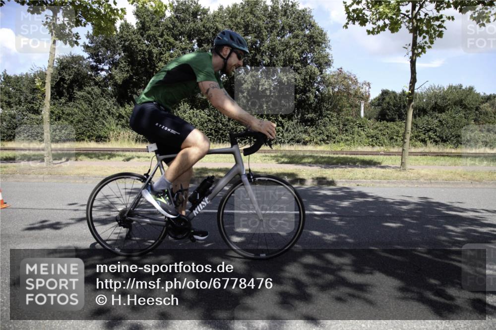 11.08.2024 - GEWOBA Citytriathlon Bremen H.Heesch http://msf.ph/oto/6778476 11.08.2024 13:11:46 Radfahren 262, 282, 286, 290, 311, 337, 379, 413, 487 meine-sportfotos.de