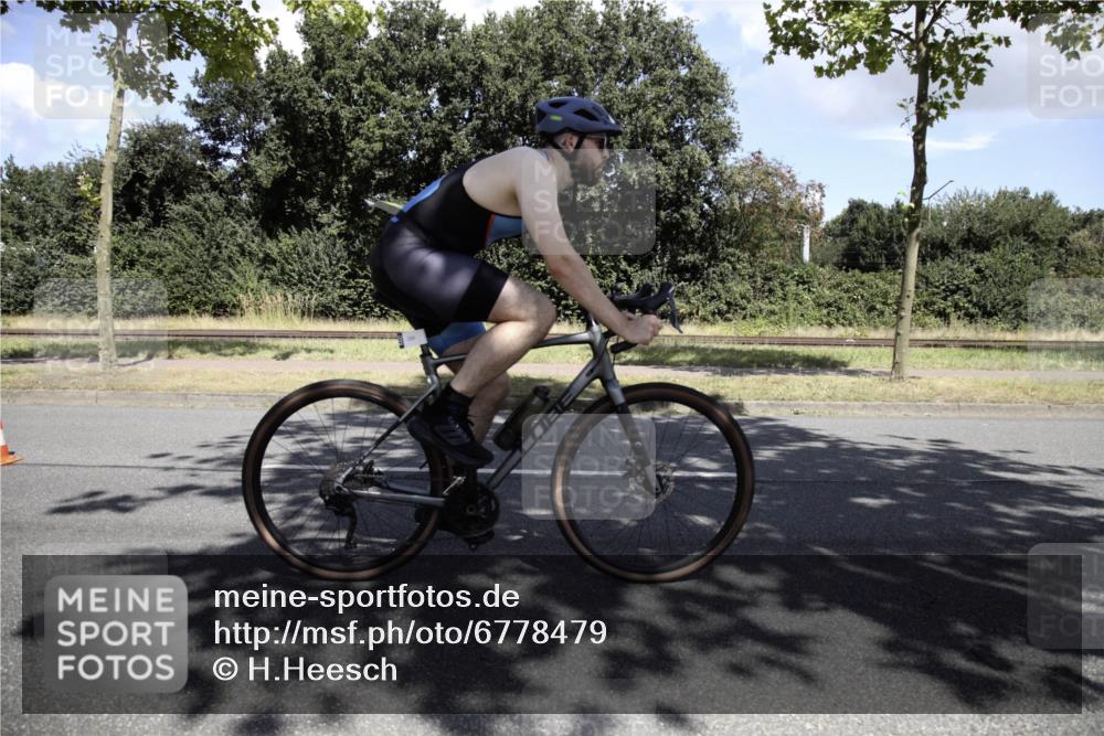 11.08.2024 - GEWOBA Citytriathlon Bremen H.Heesch http://msf.ph/oto/6778479 11.08.2024 13:11:56 Radfahren 231, 286, 290, 381 meine-sportfotos.de