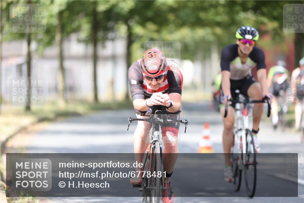 11.08.2024 - GEWOBA Citytriathlon Bremen H.Heesch http://msf.ph/oto/6778481 11.08.2024 11:46:43 Radfahren 703, 798, 903, 942, 1040 meine-sportfotos.de