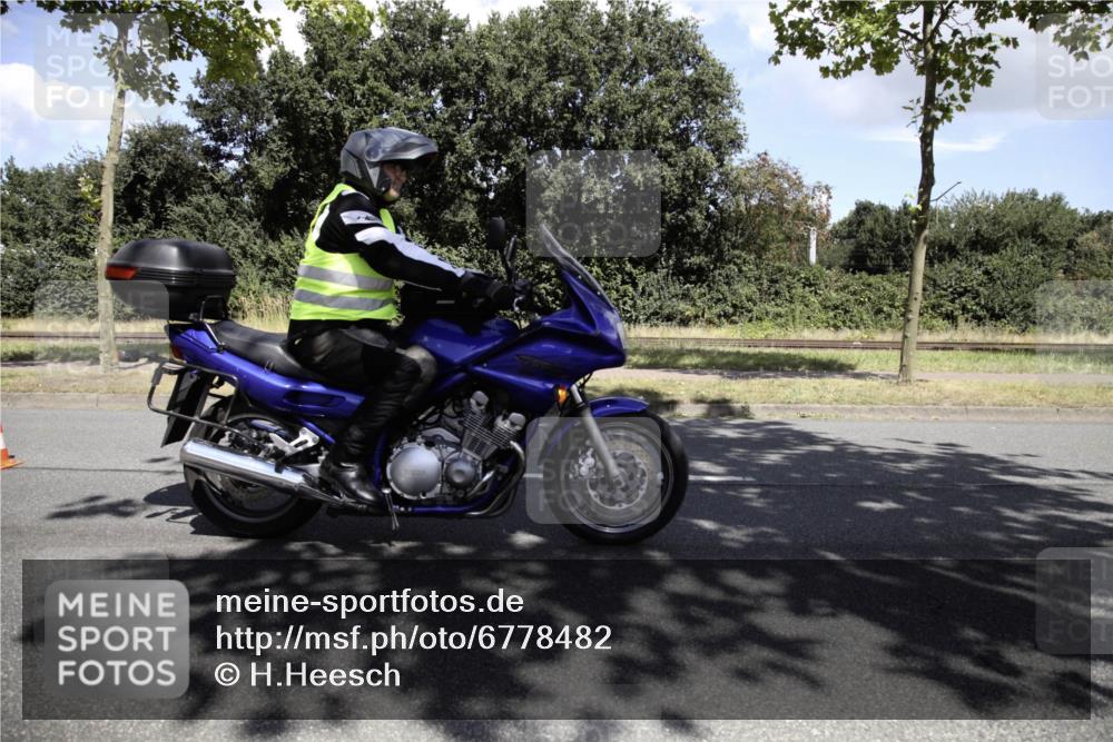 11.08.2024 - GEWOBA Citytriathlon Bremen H.Heesch http://msf.ph/oto/6778482 11.08.2024 13:11:58 Radfahren 231, 286, 347, 381, 390, 435, 510 meine-sportfotos.de