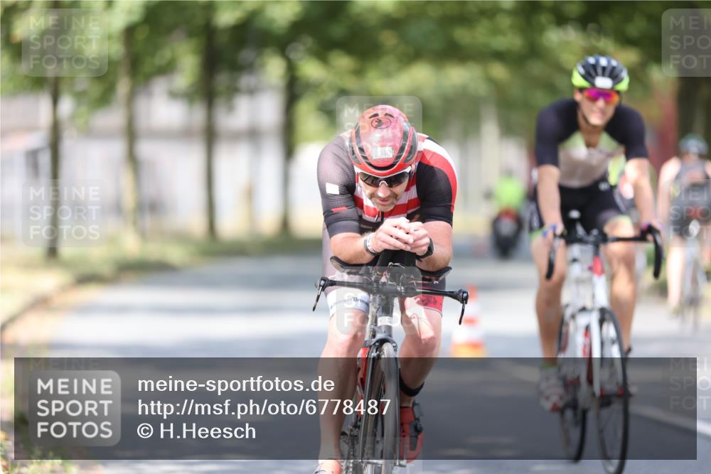 11.08.2024 - GEWOBA Citytriathlon Bremen H.Heesch http://msf.ph/oto/6778487 11.08.2024 11:46:43 Radfahren 703, 798, 903, 942, 1040 meine-sportfotos.de