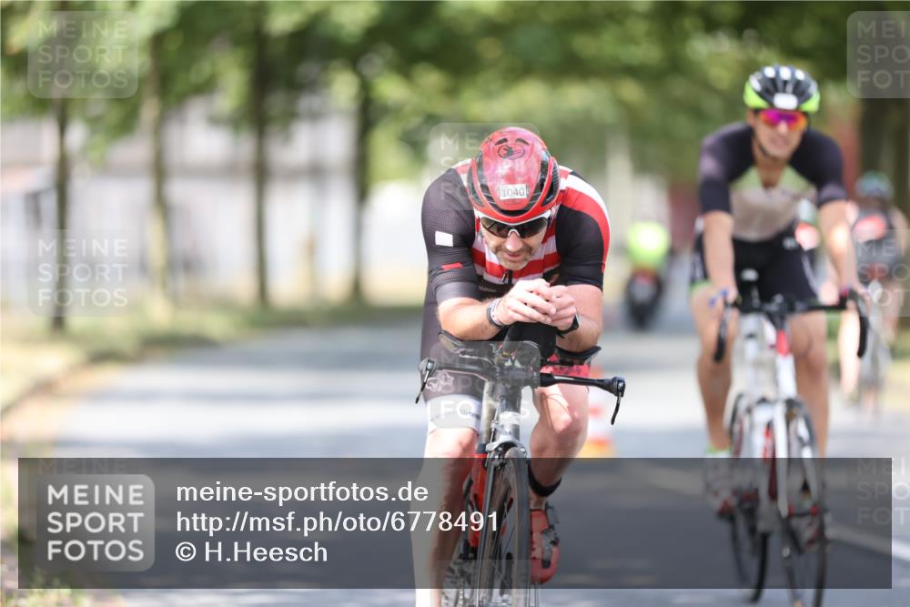 11.08.2024 - GEWOBA Citytriathlon Bremen H.Heesch http://msf.ph/oto/6778491 11.08.2024 11:46:43 Radfahren 703, 798, 903, 942, 1040 meine-sportfotos.de