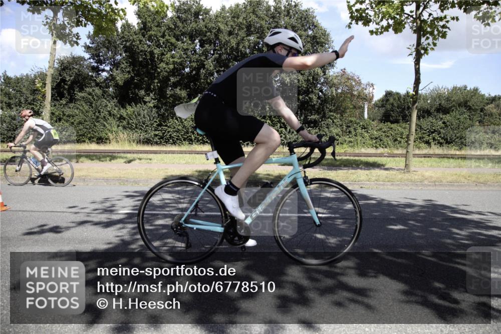 11.08.2024 - GEWOBA Citytriathlon Bremen H.Heesch http://msf.ph/oto/6778510 11.08.2024 13:12:11 Radfahren 231, 242, 272, 319, 347, 350, 351, 363, 372, 381, 390, 414, 435, 510 meine-sportfotos.de