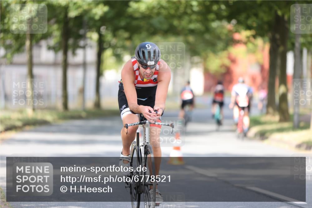11.08.2024 - GEWOBA Citytriathlon Bremen H.Heesch http://msf.ph/oto/6778521 11.08.2024 11:46:56 Radfahren 798, 903 meine-sportfotos.de