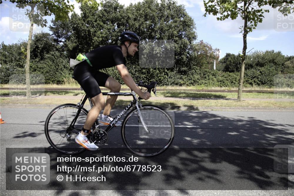 11.08.2024 - GEWOBA Citytriathlon Bremen H.Heesch http://msf.ph/oto/6778523 11.08.2024 13:12:17 Radfahren 231, 242, 272, 319, 347, 350, 351, 363, 372, 381, 390, 414, 425, 435, 510 meine-sportfotos.de