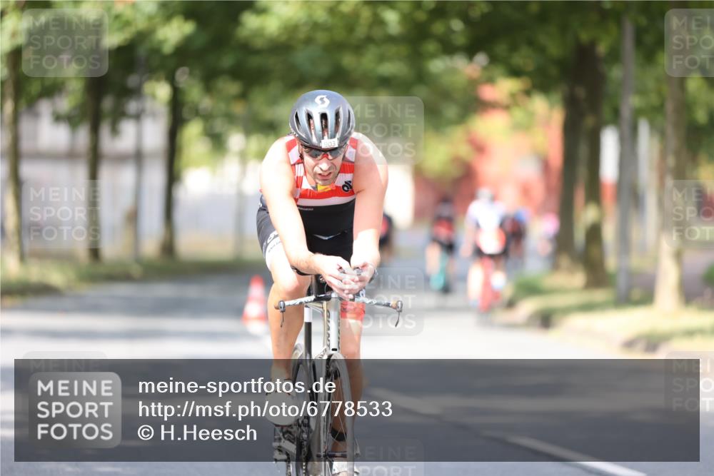 11.08.2024 - GEWOBA Citytriathlon Bremen H.Heesch http://msf.ph/oto/6778533 11.08.2024 11:46:56 Radfahren 798, 903 meine-sportfotos.de