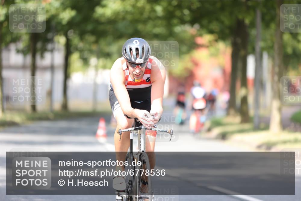 11.08.2024 - GEWOBA Citytriathlon Bremen H.Heesch http://msf.ph/oto/6778536 11.08.2024 11:46:56 Radfahren 798, 903 meine-sportfotos.de