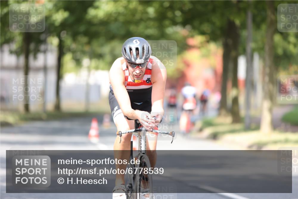 11.08.2024 - GEWOBA Citytriathlon Bremen H.Heesch http://msf.ph/oto/6778539 11.08.2024 11:46:56 Radfahren 798, 903 meine-sportfotos.de