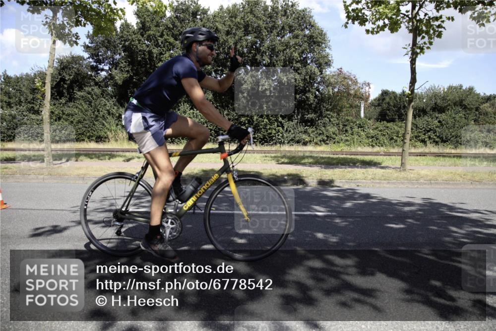 11.08.2024 - GEWOBA Citytriathlon Bremen H.Heesch http://msf.ph/oto/6778542 11.08.2024 13:12:21 Radfahren 231, 242, 272, 310, 319, 347, 350, 351, 363, 372, 390, 414, 425, 434, 435, 510 meine-sportfotos.de