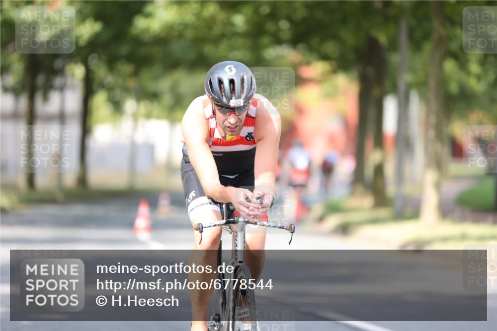 11.08.2024 - GEWOBA Citytriathlon Bremen H.Heesch http://msf.ph/oto/6778544 11.08.2024 11:46:56 Radfahren 798, 903 meine-sportfotos.de