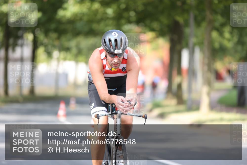11.08.2024 - GEWOBA Citytriathlon Bremen H.Heesch http://msf.ph/oto/6778548 11.08.2024 11:46:56 Radfahren 798, 903 meine-sportfotos.de