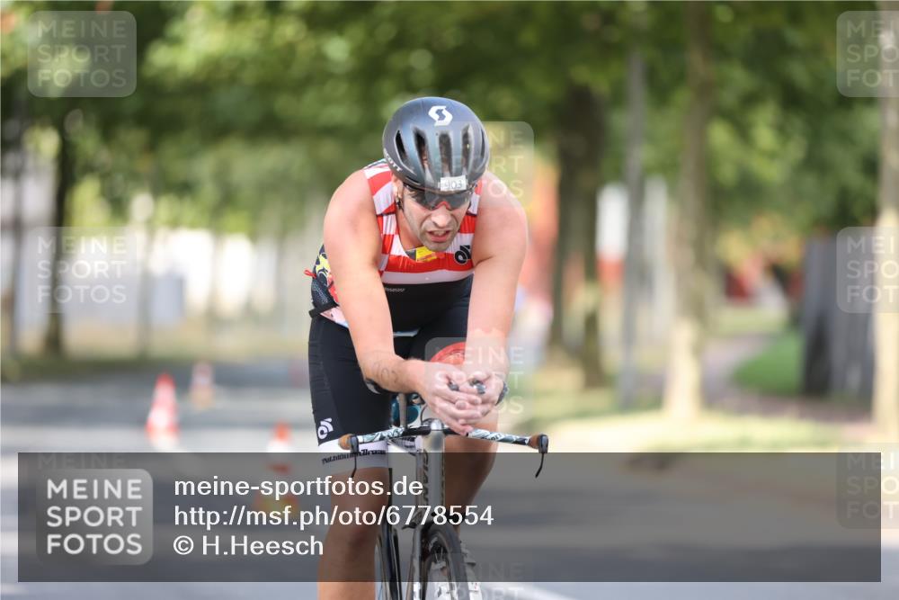 11.08.2024 - GEWOBA Citytriathlon Bremen H.Heesch http://msf.ph/oto/6778554 11.08.2024 11:46:56 Radfahren 798, 903 meine-sportfotos.de