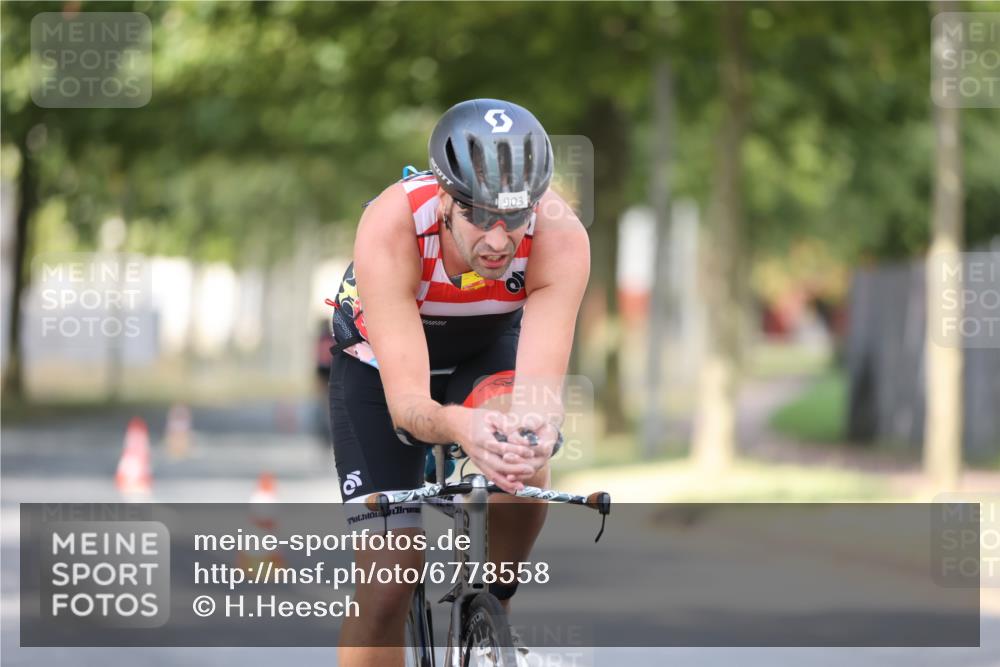 11.08.2024 - GEWOBA Citytriathlon Bremen H.Heesch http://msf.ph/oto/6778558 11.08.2024 11:46:56 Radfahren 798, 903 meine-sportfotos.de